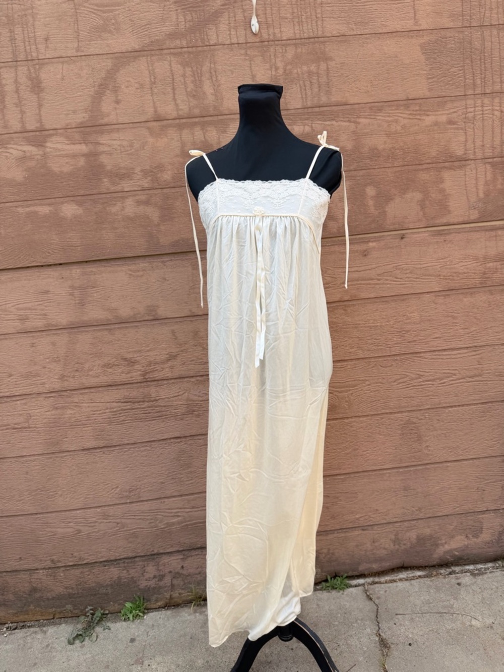 Vintage Cream Lace-Trim Nylon Maxi Slip nightgown